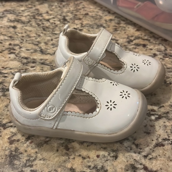 Stride rite t-strap white patent velcro size 5 - Picture 2 of 2